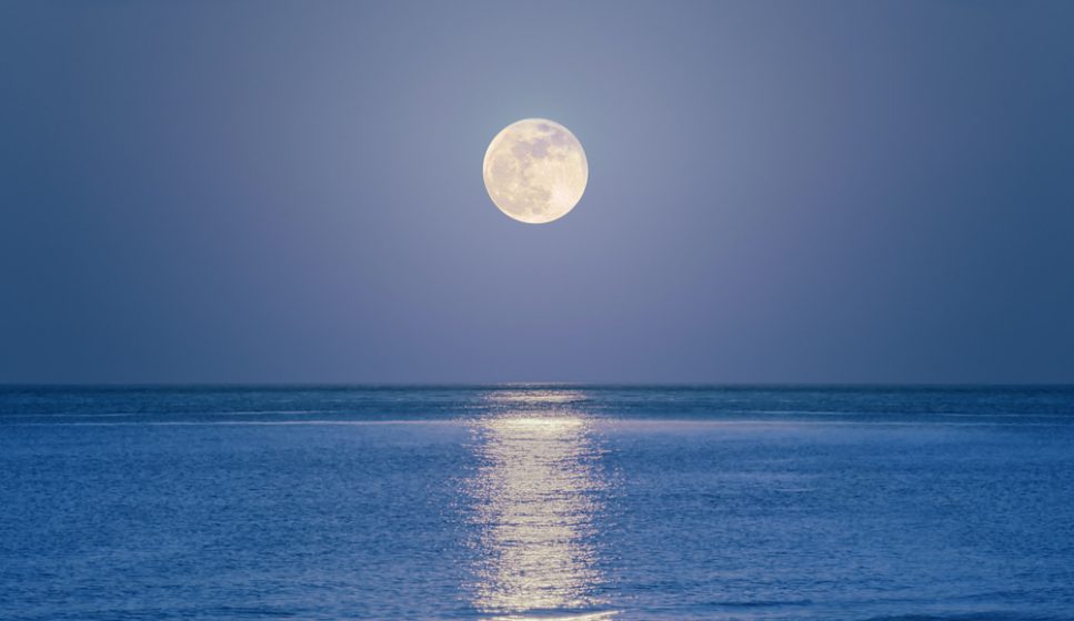 Durante el período Heian los miembros de la clase aristocrática se reunían bordo de sus embarcaciones con el fin de ver el reflejo de la luna sobre la superficie del agua y recitar poesía bajo la luna llena.